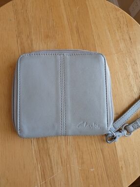 Clarks Women's Light Gray Leather Zip Wallet Wristlet